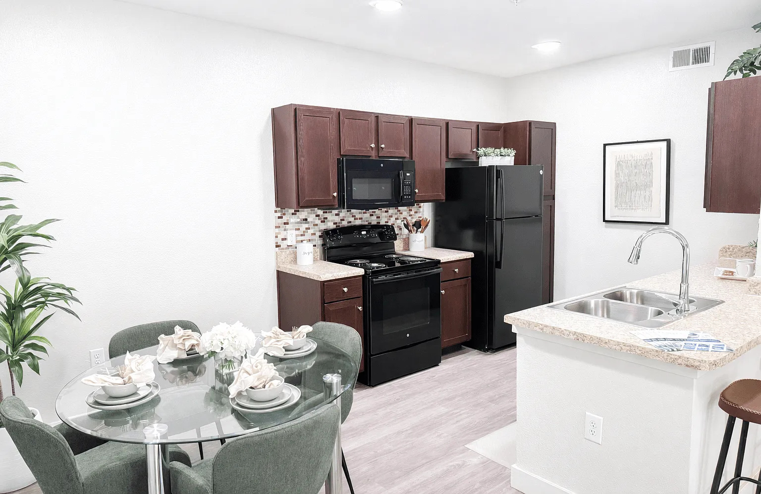 POINTE AT GREENVILLE APARTMENTS — Photo 3