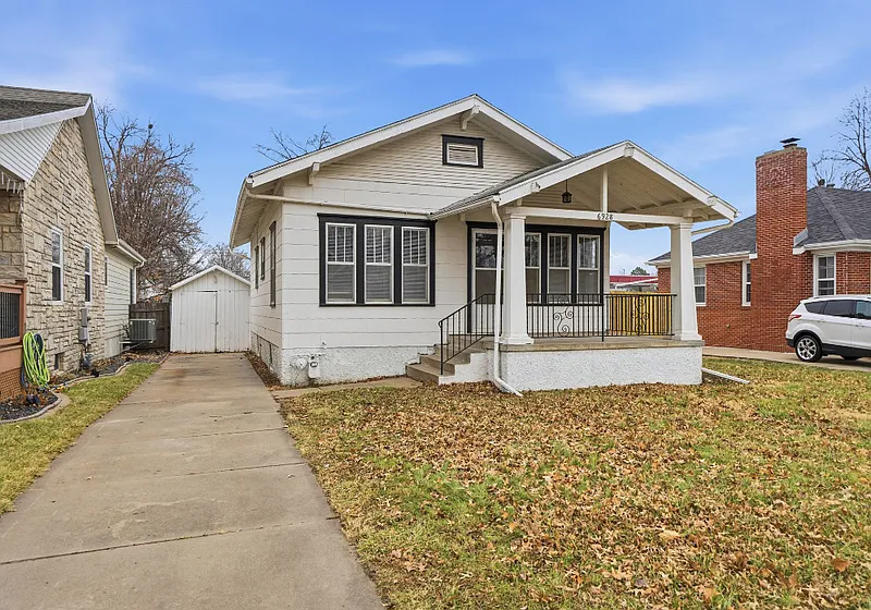 4 bed, 2.0 bath, 888 sqft, $1,799 — Photo 3
