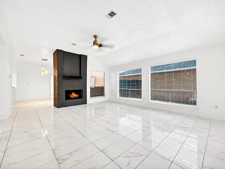 16134 Highlander Dr — Photo 13