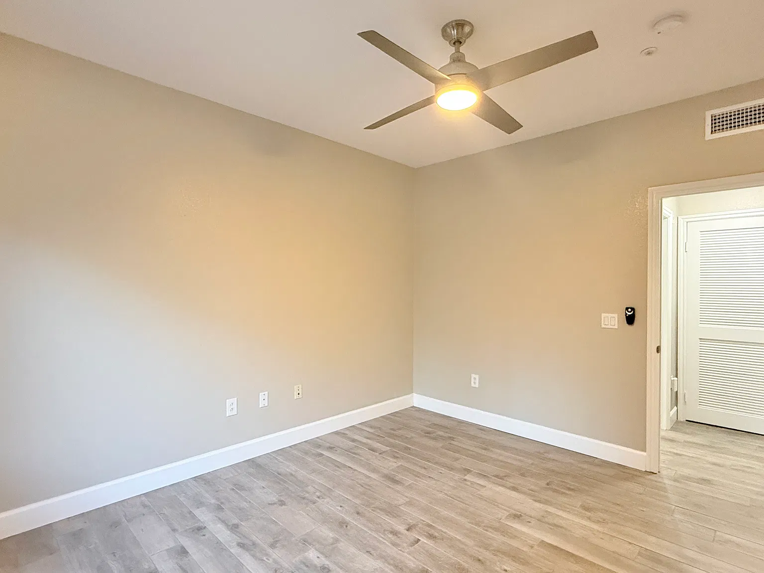 2 bed, 1102 sqft, $3,448 — Photo 3