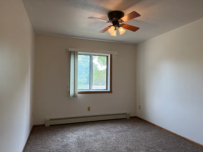 Cottonwood Apartments — Photo 10