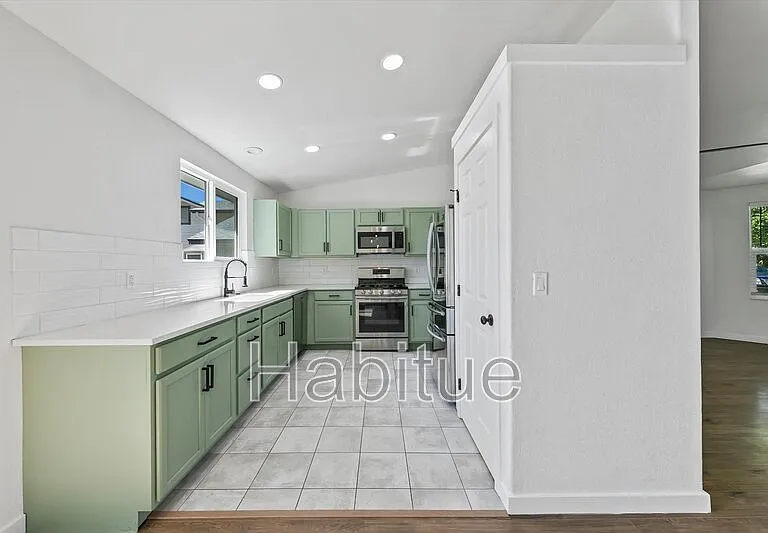 2041 E Oakridge Ct — Photo 10