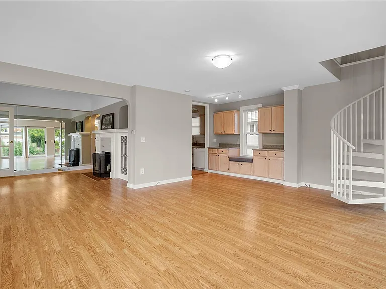 33316 Jefferson Ave — Photo 16