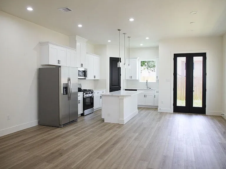 7134 Saint Augustine St — Photo 5
