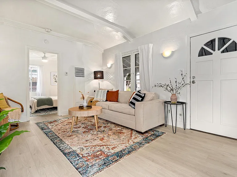 619 W Kelso St — Photo 8