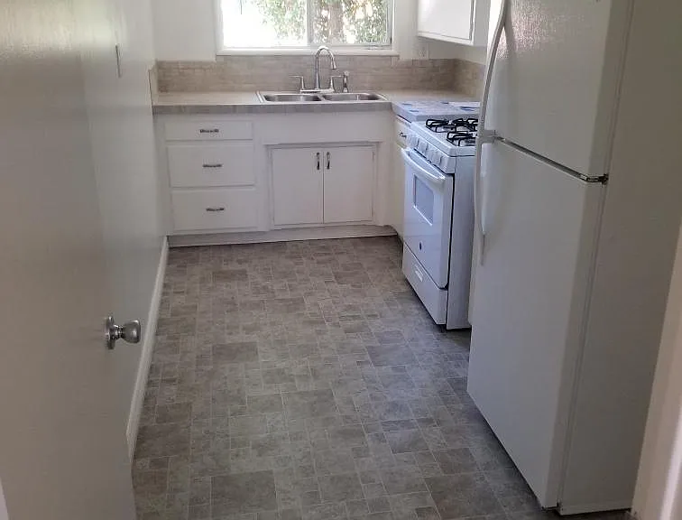 912 N Genesee Ave #8 — Photo 8