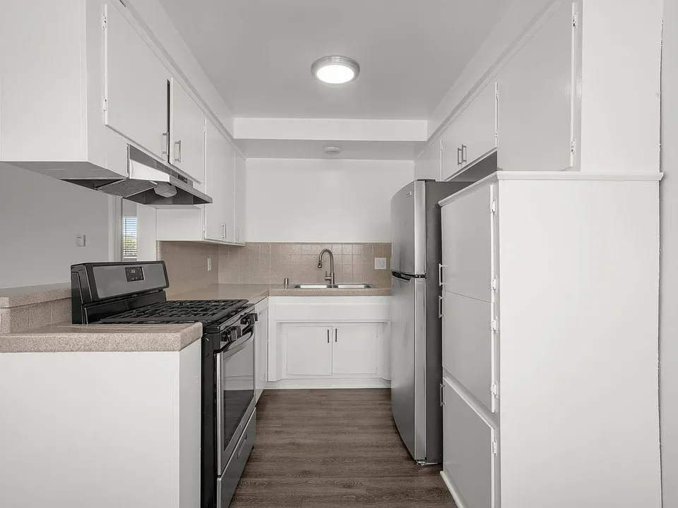 814 Victor Ave #9A