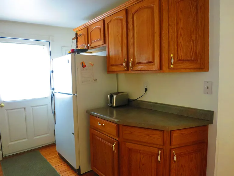 202 E 3rd High St — Photo 9