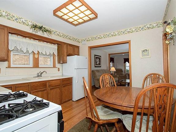 5th image of 3918 N Oconto Ave
