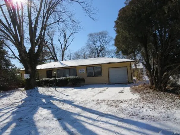 7060 Park Pl, East Saint Louis, IL 62203