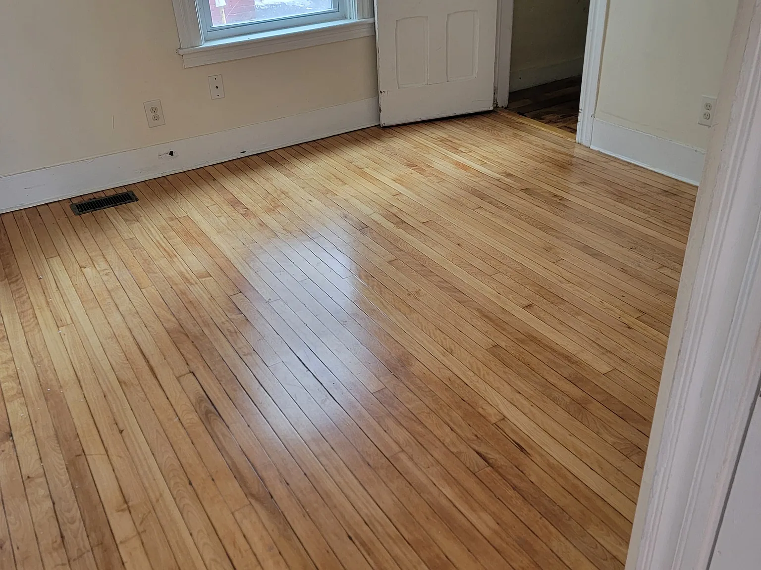 4 bed, 1400 sqft, $2,500 — Photo 3