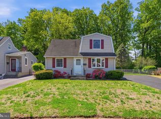 54 Longwood Dr, Hamilton, NJ 08620