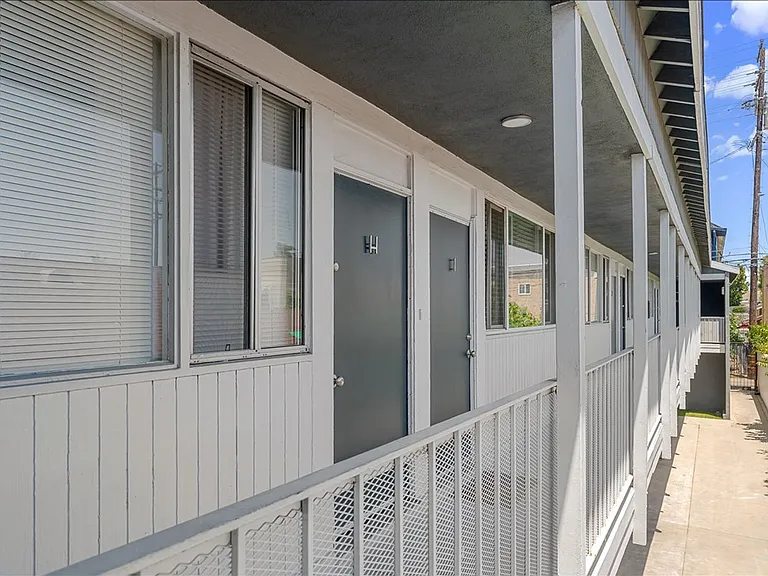 1626 Pine Ave #N — Photo 17