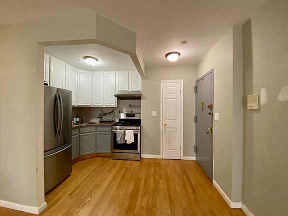 5th image of 4135 67th St APT 3B