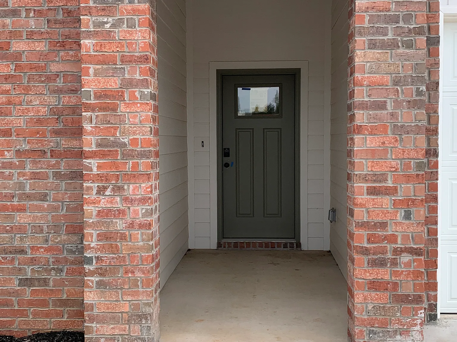 4 bed, 2100 sqft, $2,200 — Photo 2