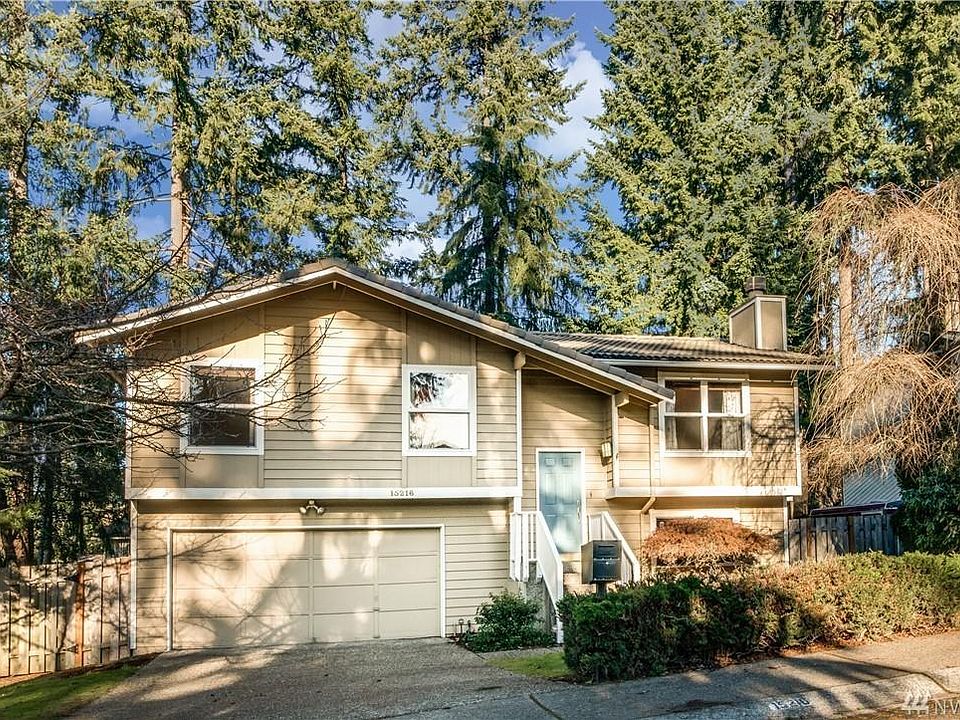 Classic split level on large lot