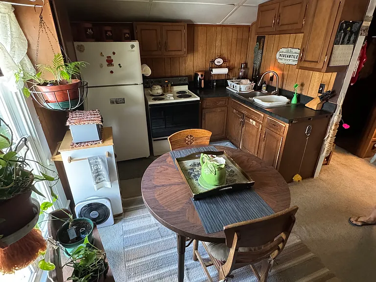 216 N Capital Ave — Photo 9