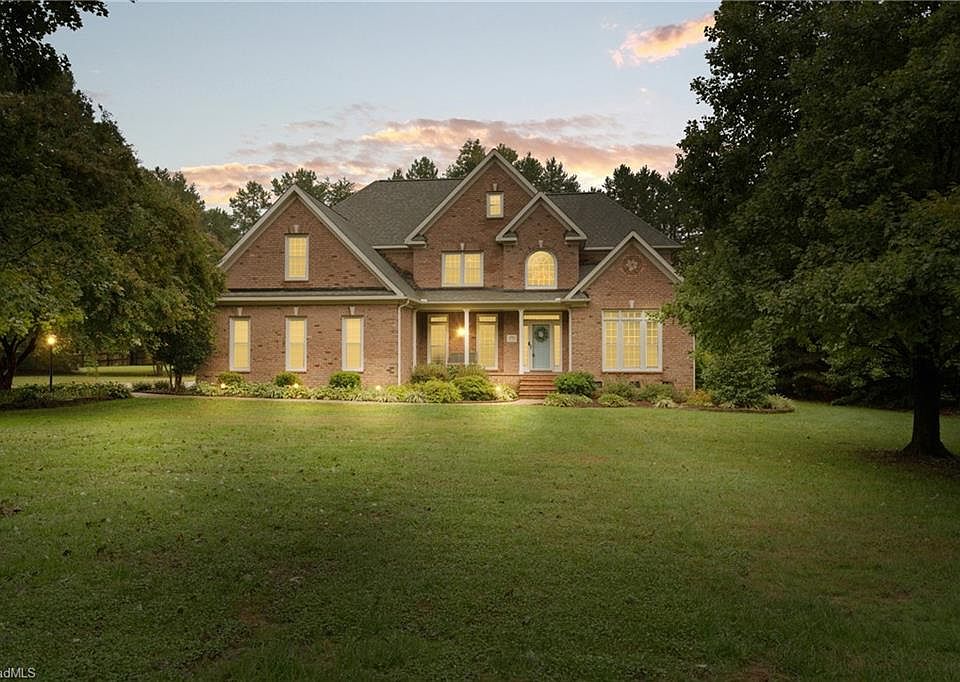 1st image of 4704 Laurel Oaks Dr