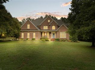 4704 Laurel Oaks Dr, Greensboro, NC 27406