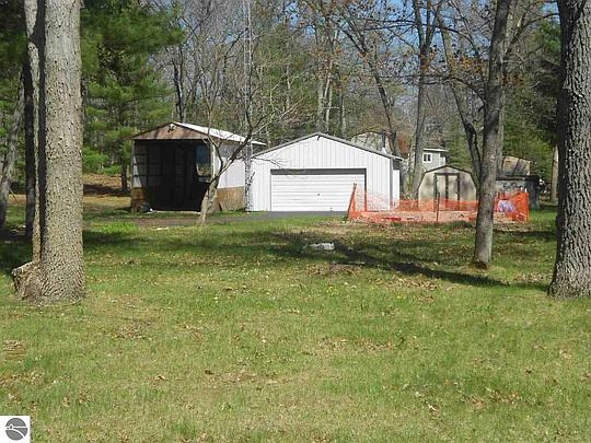 4th image of 124 N Imperial Dr