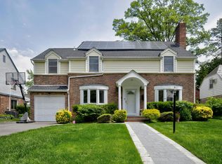 16 Andover Ln, Manhasset, NY 11030