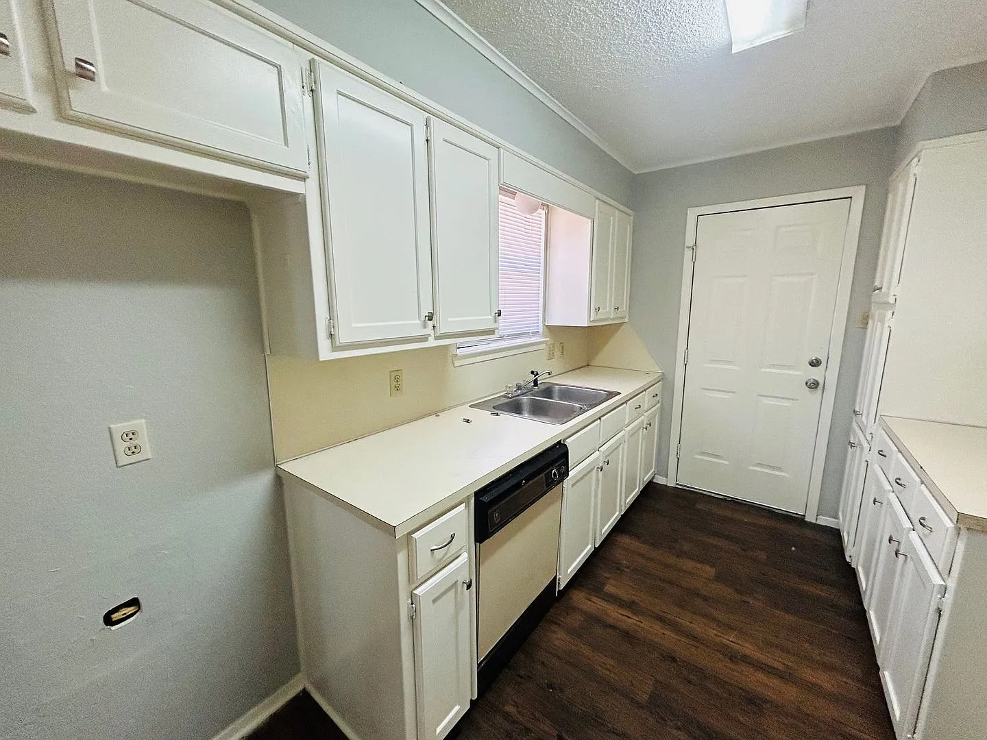 324 Mill Creek Circle — Photo 4