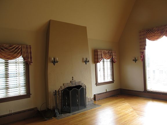 4th image of 801 E 2nd St