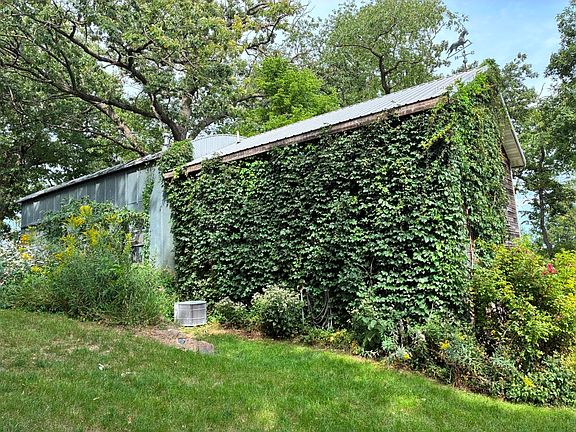 2nd image of 3030 Syene Rd