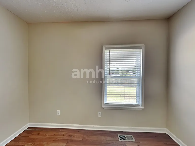 210 Fox Hunt Ln — Photo 20