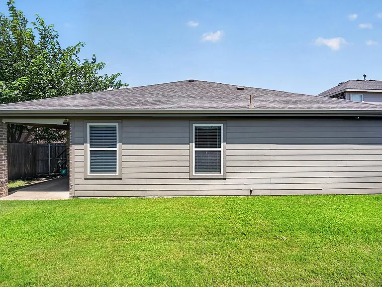 1304 Pampa Grass Dr — Photo 16