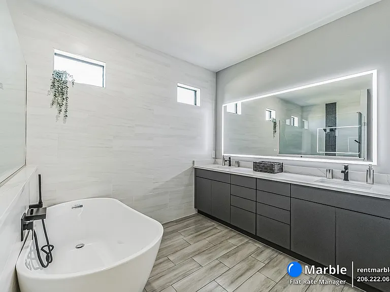 4618 Catalina Ln — Photo 9
