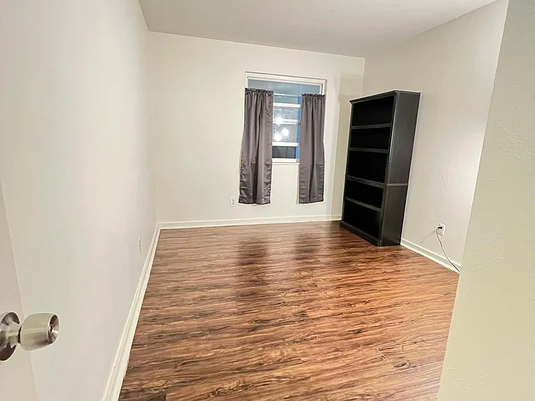 3619 W Markham St #9 — Photo 14