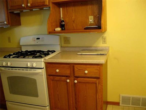 3rd image of 229H Whitestown Vlg