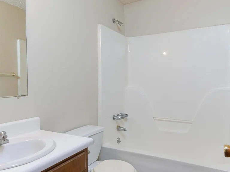 122 Hazelwood Ct — Photo 26