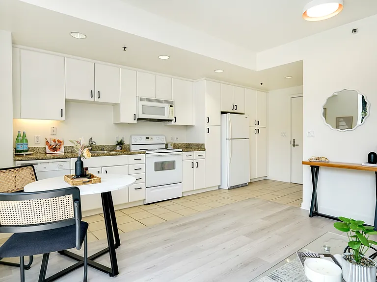 260 King St #263 — Photo 10