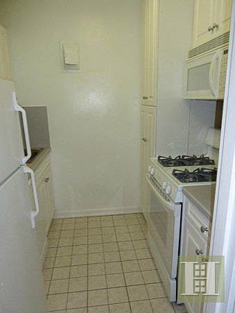 2nd image of 160 E 84th St APT 6A