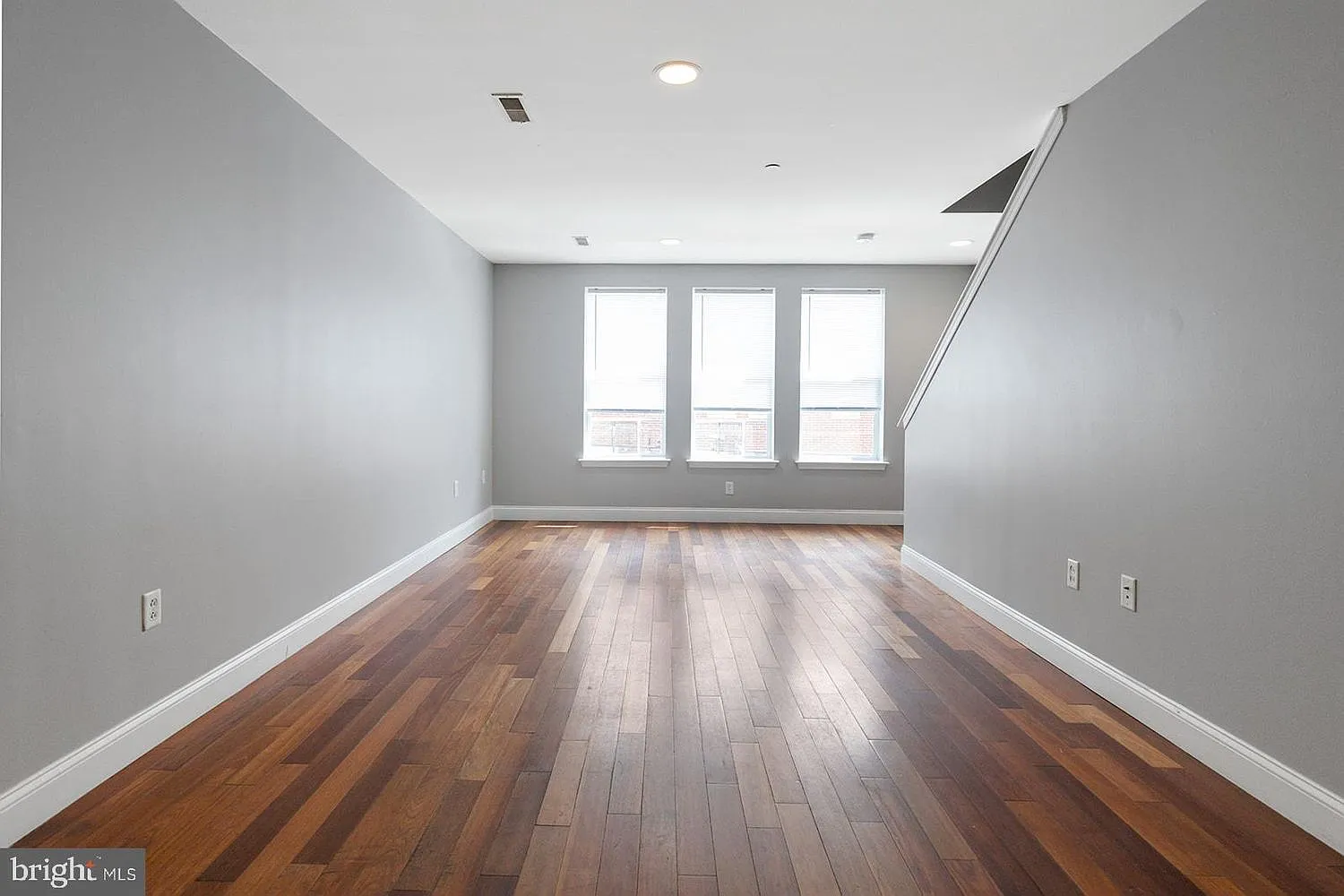 3 bed, 1.5 bath, 2252 sqft, $2,000 — Photo 1