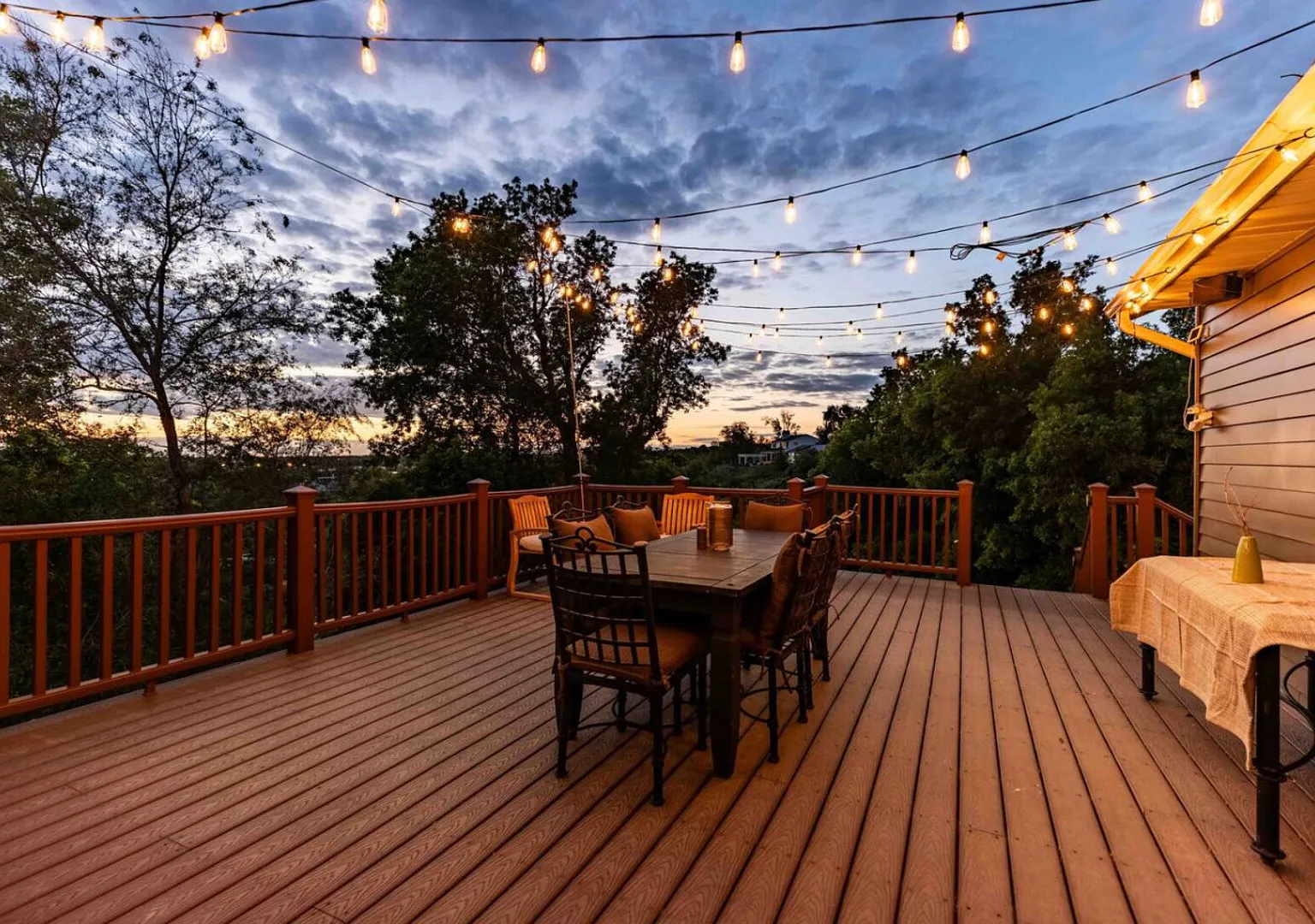 Farmington Basecamp-Hot Tub, Large Deck and View! — Photo 2