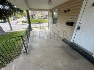 5646 Lydia Ave, Kansas City, MO 64110 Downstairs Unit/2 Bedroom/1 full bathroom + bonus room /Ren..., Kansas City, MO 64110