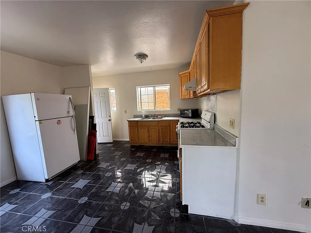 3 bed, 806 sqft, $2,950 — Photo 4