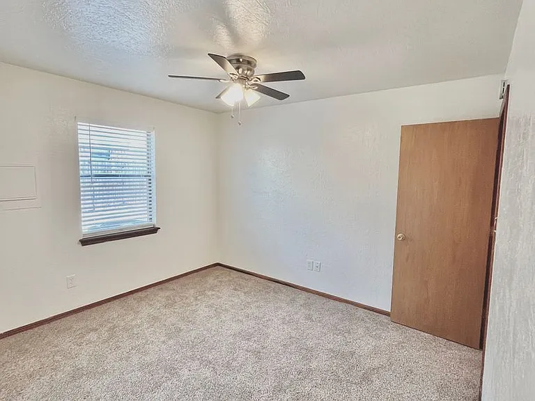 1901 E Lindsey St — Photo 63