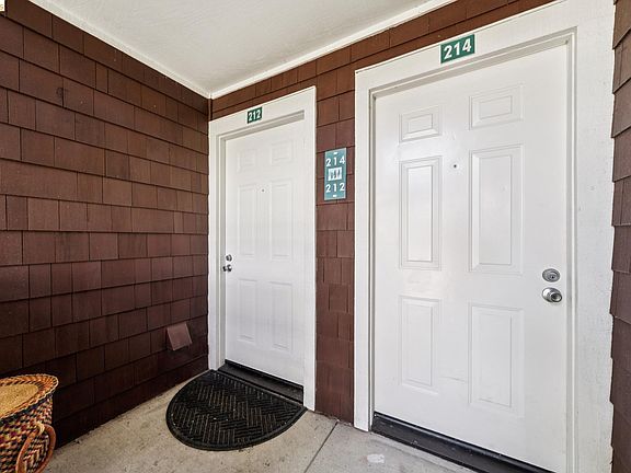 3rd image of 214 Bayside Ct