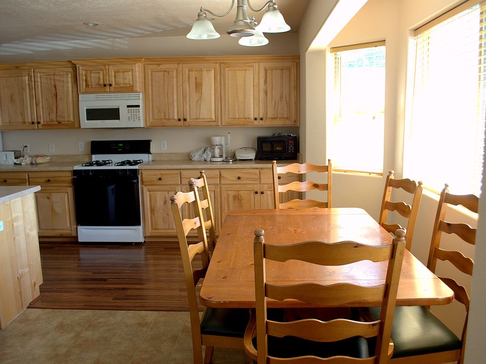 Dining area in kitchen