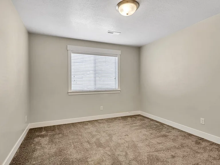 209 W Whitewater Dr — Photo 16