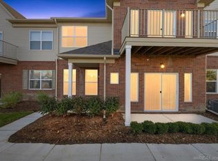 8280 Heywood Cir, Sterling Heights, MI 48312