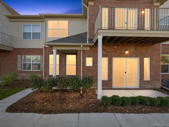 8280 Heywood Cir #2, Sterling Heights, MI 48312