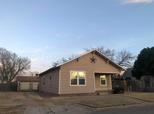 1004 Childress St, Wellington, TX 79095