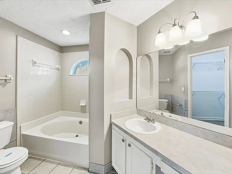 722 Putters Green Way S — Photo 7