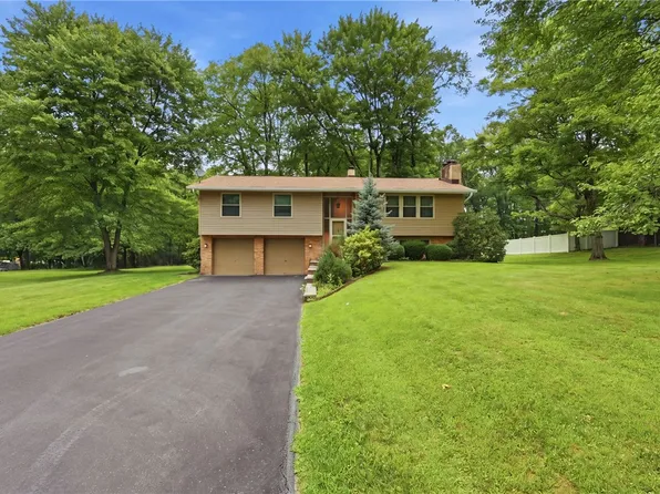 6150 Penn Dr, Butler, PA 16002