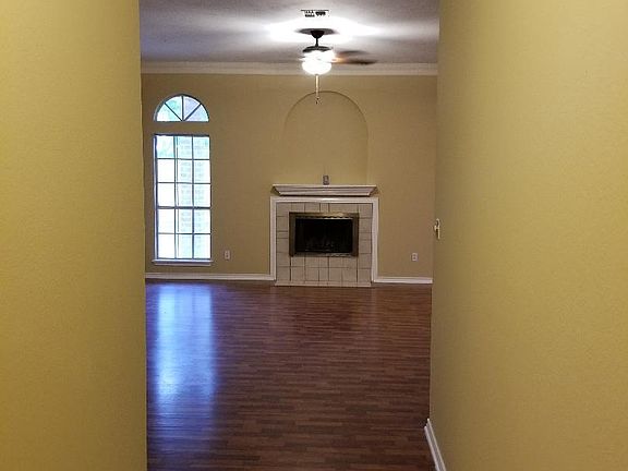 2nd image of 2826 Quebec Dr